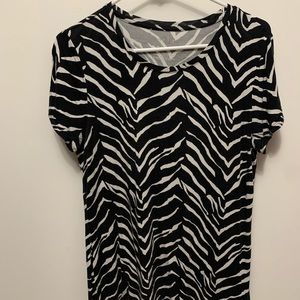 **Apt 9 zebra print tee size medium